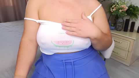 Snapshot of heroine_of_your_life chatting on October 16, 5:41 am Maryana online show from October 16, 5:41 am