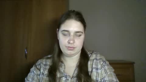 hess_luna_ online show from October 29, 10:06 am