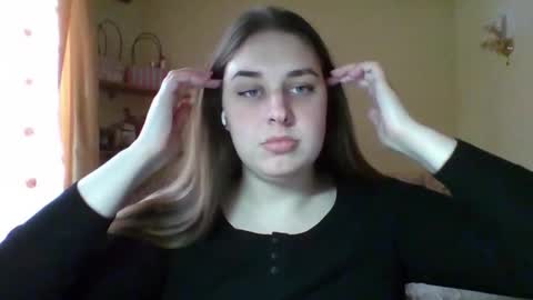 hess_luna_ online show from January 15, 10:09 am