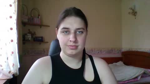 hess_luna_ online show from March 31, 9:10 am