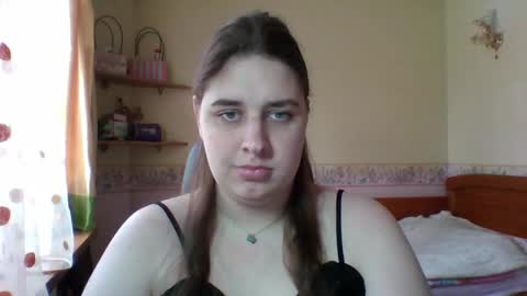 hess_luna_ online show from April 16, 9:10 am