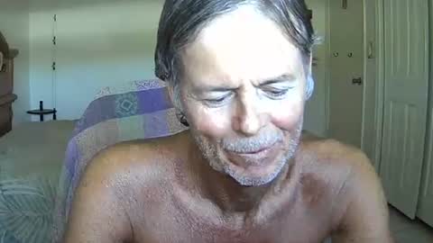 Snapshot of hewes1 chatting on April 18, 7:07 pm hewes1 online show from April 18, 7:07 pm