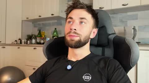 Arnold online show from December 14, 2:28 am