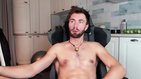 Arnold online show from December 14, 9:08 pm