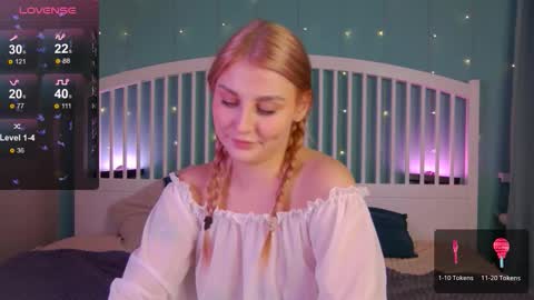 Snapshot of hey_cassie chatting on October 2, 3:19 pm hey_cassie online show from October 2, 3:19 pm