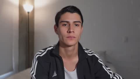 Snapshot of hey_cesard chatting on February 2, 7:23 pm hey_cesard online show from February 2, 7:23 pm