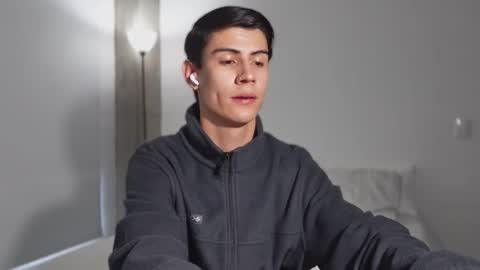 Snapshot of hey_cesard chatting on February 3, 11:48 am hey_cesard online show from February 3, 11:48 am