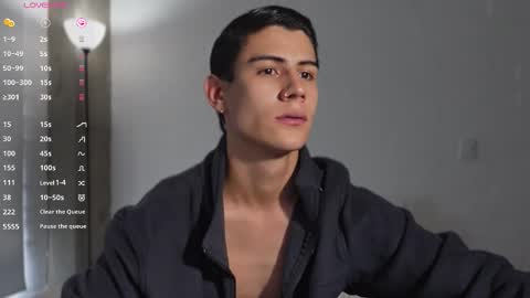 Snapshot of hey_cesard chatting on February 7, 2:43 pm hey_cesard online show from February 7, 2:43 pm