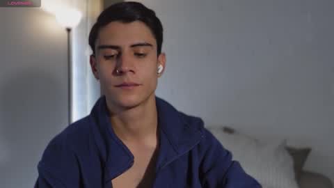 Snapshot of hey_cesard chatting on February 28, 2:51 pm hey_cesard online show from February 28, 2:51 pm