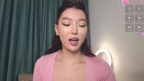 Snapshot of hey_herbal chatting on January 15, 2:43 pm Audrey online show from January 15, 2:43 pm