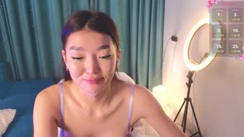 Snapshot of hey_herbal chatting on February 4, 3:07 pm Audrey online show from February 4, 3:07 pm