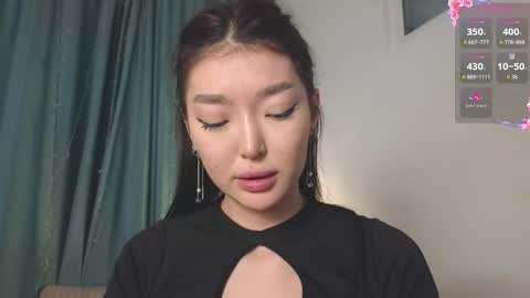 Snapshot of hey_herbal chatting on February 7, 4:43 pm Audrey online show from February 7, 4:43 pm