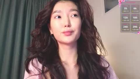 Snapshot of hey_herbal chatting on February 13, 2:57 pm Audrey online show from February 13, 2:57 pm