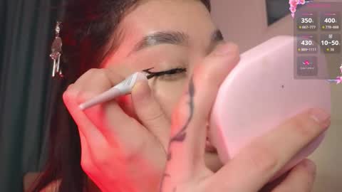 Snapshot of hey_herbal chatting on February 14, 2:25 pm Audrey online show from February 14, 2:25 pm