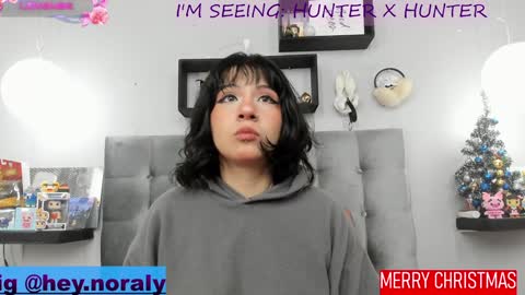 Snapshot of hey_noraly chatting on December 28, 1:17 pm Noraly online show from December 28, 1:17 pm