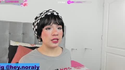 Snapshot of hey_noraly chatting on January 22, 1:21 pm Noraly online show from January 22, 1:21 pm