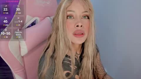 Snapshot of heybambino_ chatting on March 10, 7:21 am Bambi.....Help me get 100 likes in the satisfaction bar. online show from March 10, 7:21 am