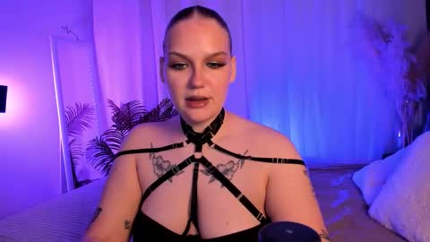 heynoirsam online show from March 4, 6:19 am