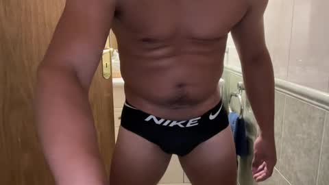 hhernan1 online show from January 16, 12:23 am