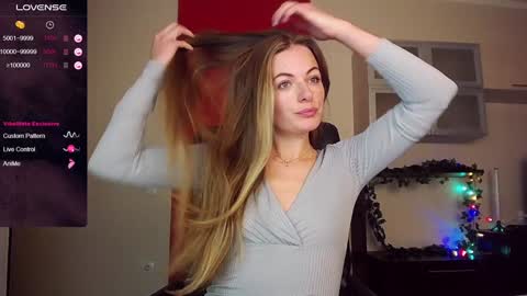 Snapshot of hi_bye_ chatting on January 25, 12:37 pm Lina online show from January 25, 12:37 pm