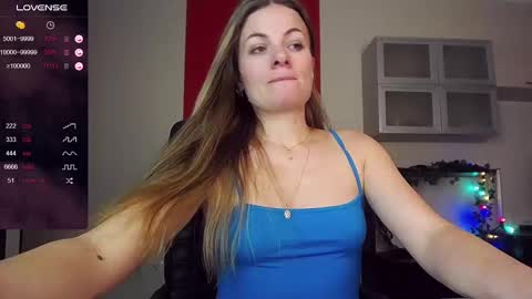 Snapshot of hi_bye_ chatting on February 11, 4:35 pm Lina online show from February 11, 4:35 pm