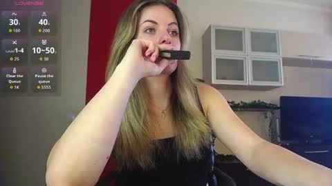 Lina online show from May 25, 10:10 am