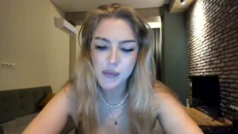 Snapshot of hi_lina chatting on June 20, 2:36 am Hi lina online show from June 20, 2:36 am