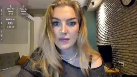 Snapshot of hi_lina chatting on July 15, 2:50 am Hi lina online show from July 15, 2:50 am