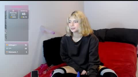 Snapshot of hi_scarlett chatting on December 17, 1:49 pm hi_scarlett online show from December 17, 1:49 pm