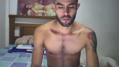 Snapshot of hideonbush051 chatting on September 16, 1:06 am hideonbush online show from September 16, 1:06 am