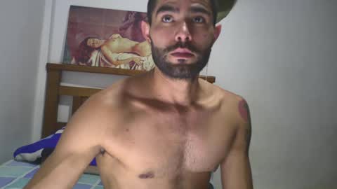 Snapshot of hideonbush051 chatting on September 30, 3:44 am hideonbush online show from September 30, 3:44 am