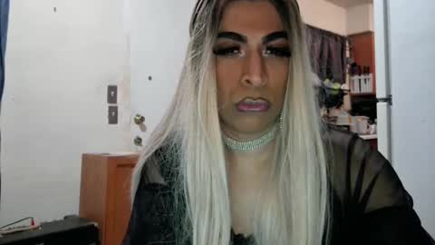 Snapshot of hihheelstranny chatting on February 1, 9:54 am hihheelstranny online show from February 1, 9:54 am