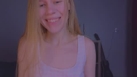 Snapshot of hihi_im_chloe chatting on February 8, 4:47 am Chloe online show from February 8, 4:47 am