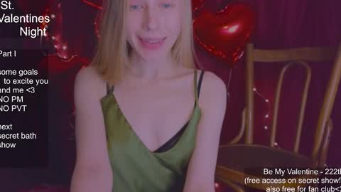 Snapshot of hihi_im_chloe chatting on February 16, 1:14 am Chloe online show from February 16, 1:14 am