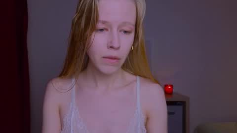 Snapshot of hihi_im_chloe chatting on November 17, 12:16 am Chloe online show from November 17, 12:16 am