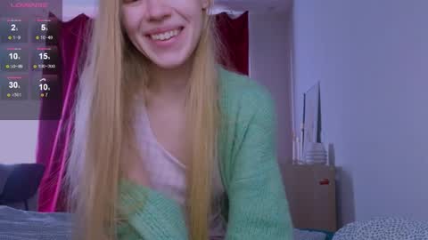 Snapshot of hihi_im_chloe chatting on April 9, 5:51 am Chloe online show from April 9, 5:51 am