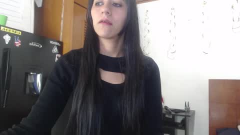 hilaril18 online show from December 5, 1:14 am