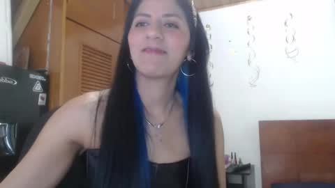 hilaril18 online show from December 20, 11:47 pm