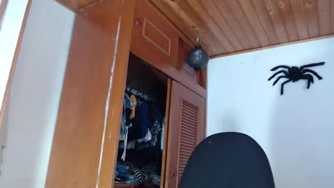 hilaril18 online show from November 3, 5:47 pm