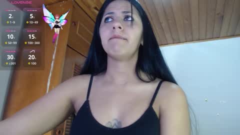 hilaril18 online show from November 13, 12:09 am