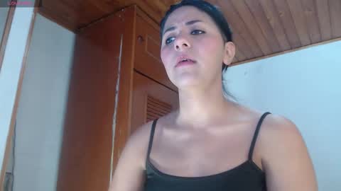 hilaril18 online show from November 30, 3:27 pm