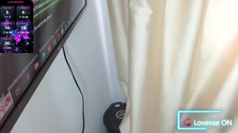 Snapshot of hilary__thompson chatting on December 3, 1:21 pm hilary thompson online show from December 3, 1:21 pm