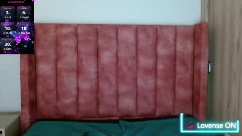 Snapshot of hilary__thompson chatting on December 3, 4:28 pm hilary thompson online show from December 3, 4:28 pm