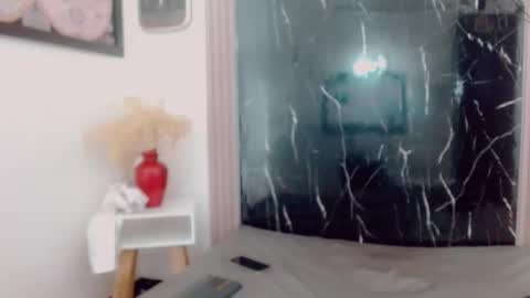 Hilary Avilan online show from April 14, 7:09 pm