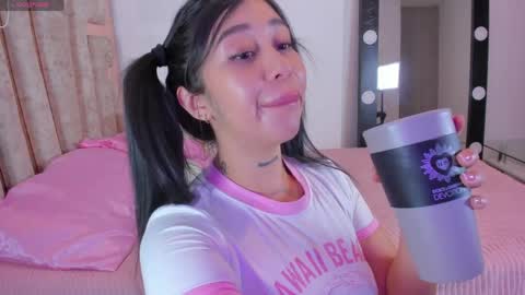 Snapshot of hilary_jones_22 chatting on April 26, 5:54 pm LUNA new account FOLLOW ME online show from April 26, 5:54 pm