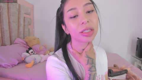 Snapshot of hilary_jones_22 chatting on May 23, 10:03 pm LUNA new account FOLLOW ME online show from May 23, 10:03 pm