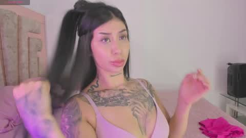 Snapshot of hilary_jones_22 chatting on June 1, 11:50 pm LUNA new account FOLLOW ME online show from June 1, 11:50 pm