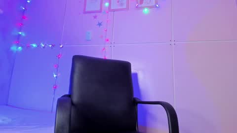  Hillary  online show from December 11, 8:36 am