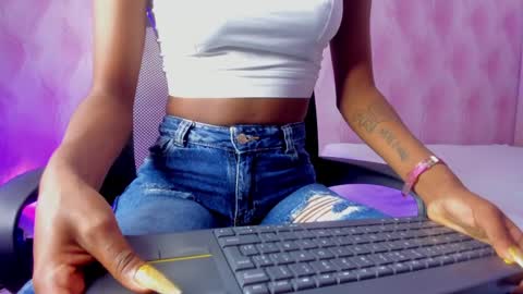  Hillary  online show from February 4, 4:59 am