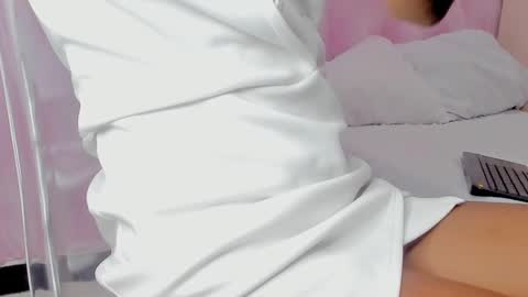  Hillary  online show from February 12, 4:23 am